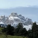 Valle De مكان تخييم *